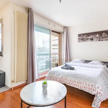 8 Eme - Studio De Charme Avec Balcon Paris