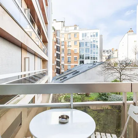 8 Eme - Studio De Charme Avec Balcon Lägenhet *